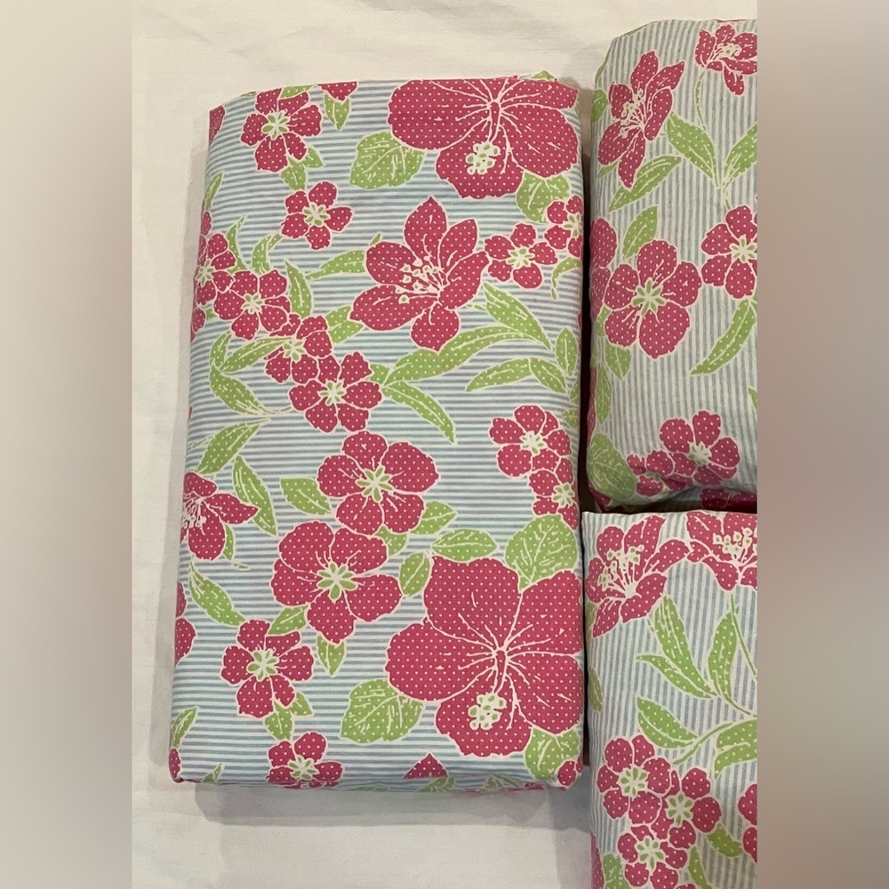 Tommy Hilfiger pink Hibiscus blue stripes Floral bed sheets bundle - Picture 2 of 10